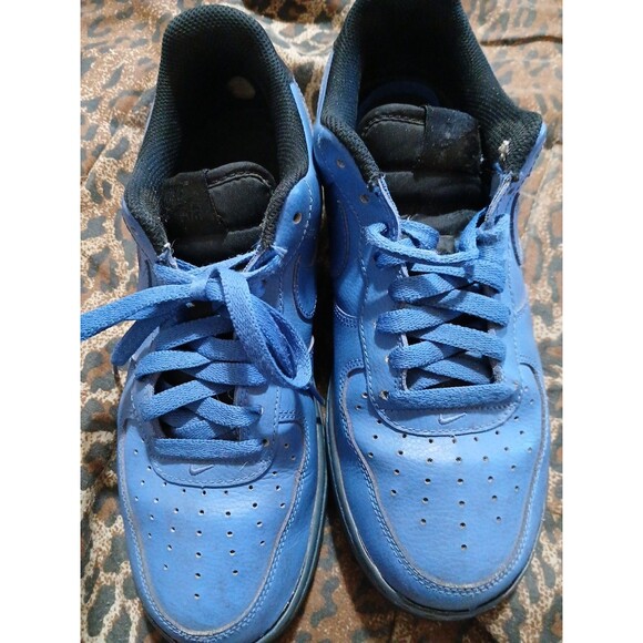 Athletic_Shoes